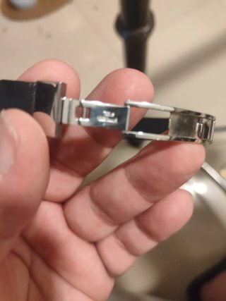 Pulsera de hombre con detalles plateados