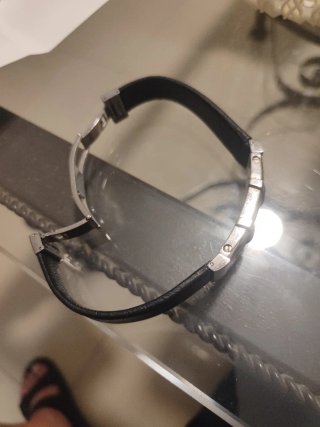 Pulsera de hombre con detalles plateados
