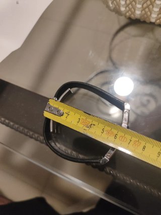 Pulsera de hombre con detalles plateados