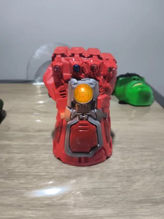 Lote Marvel: Guantelete, Máscara y Manoplas