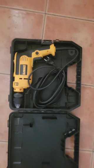 Taladro Percutor DeWalt DWD024S