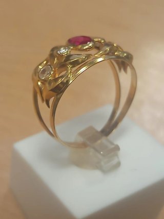 Anillo de Oro 18kt con Piedra Roja