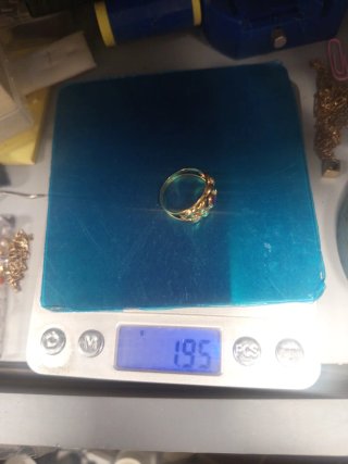 Anillo de Oro 18kt con Piedra Roja