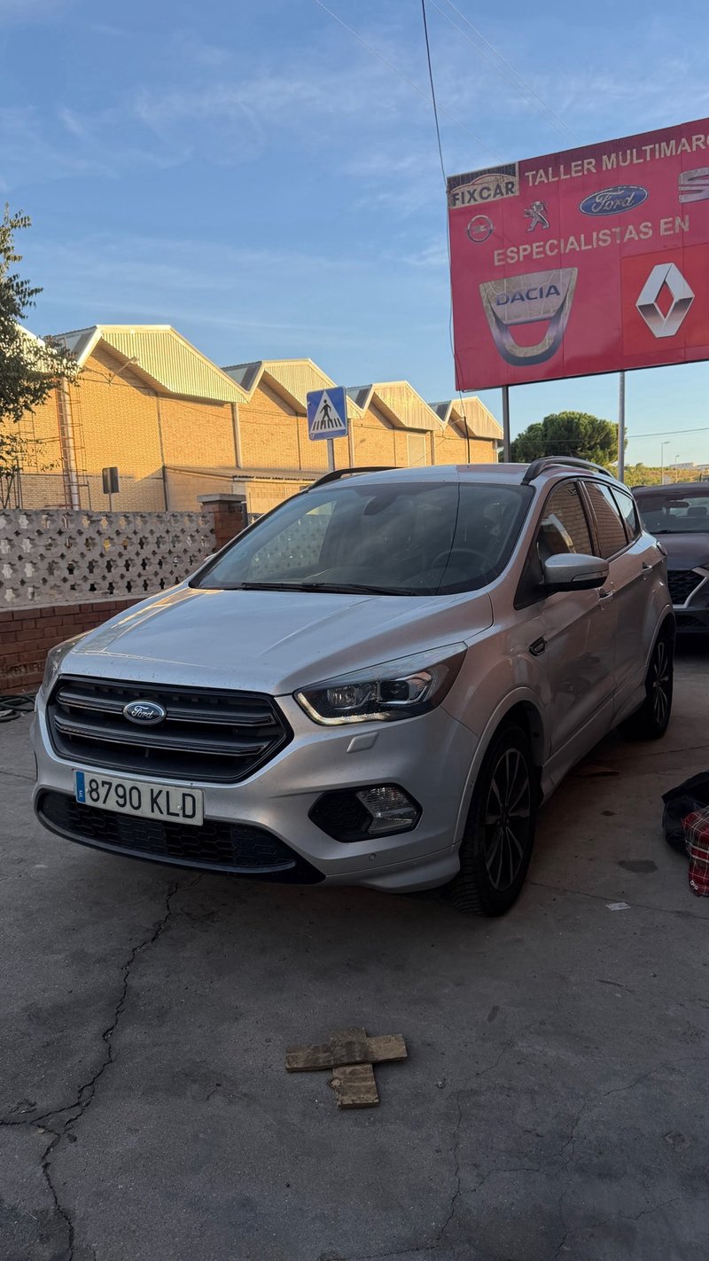 Ford Kuga 2017, foto 2