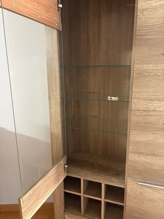 Estantería y mueble de madera
