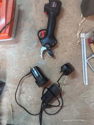 Desbrozadora, sierras y tijeras eléctricas