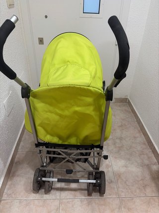 Silla de paseo ligera color verde