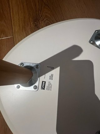Mesa auxiliar de bambú y madera