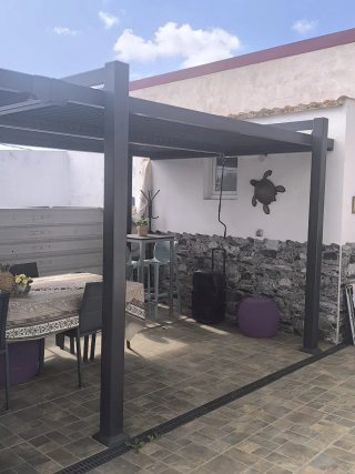 Pérgola bioclimática de aluminio