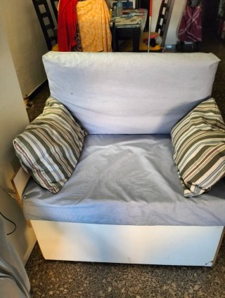 Sillón azul y blanco