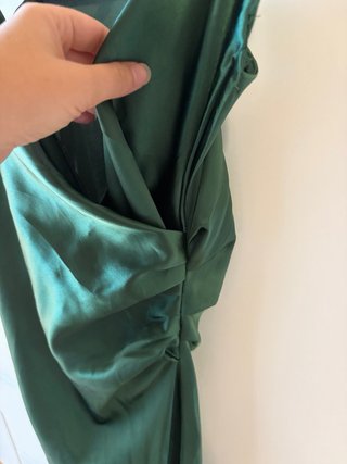 Vestido largo satinado verde esmeralda Negociable