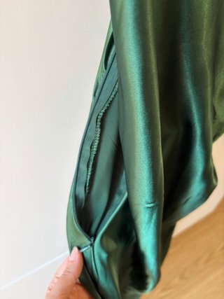 Vestido largo satinado verde esmeralda Negociable