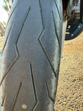 Daelim Roadwin FI 125cc Negra y Dorada