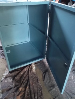 Cajón de herramientas metálico azul
