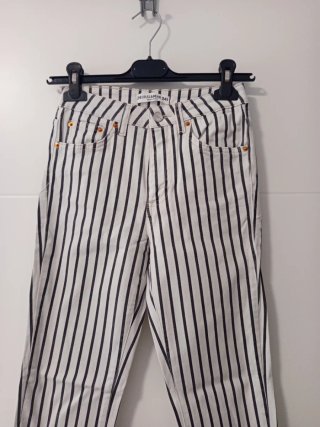 Pantalones rayas blancas y negras