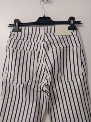 Pantalones rayas blancas y negras