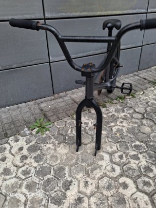 Bicicleta BMX negra