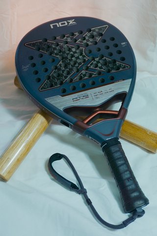 Pala de Pádel Nox AT10 Genius 12K 2025