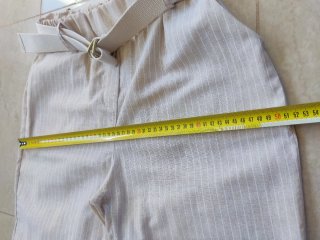 Pantalón beige mujer con cinturón