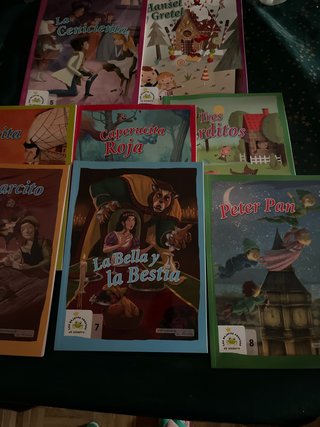 Varios libros infantiles formato cuadernillo