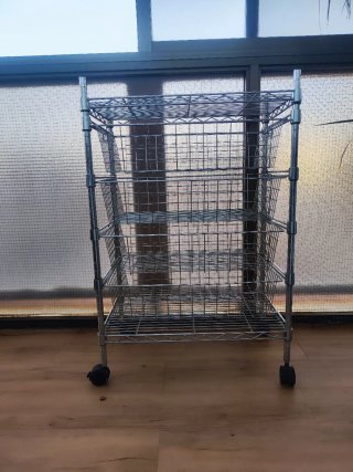 Cajonera metálica con ruedas