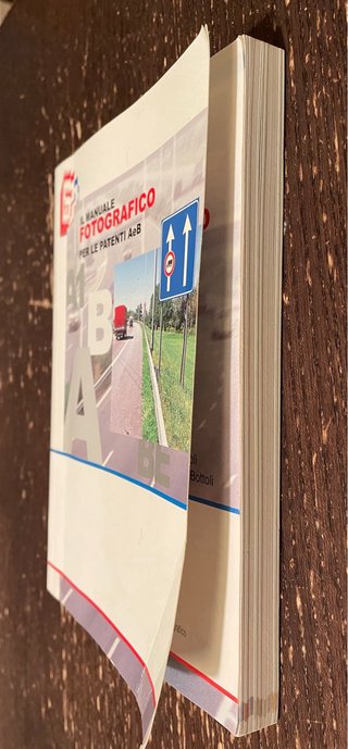 Il manuale fotografico per le patenti A e B