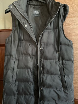 Chaleco acolchado Zara con capucha