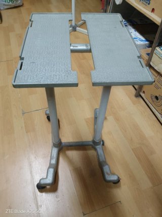 Mesa antigua para máquina de escribir