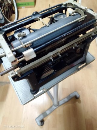 Mesa antigua para máquina de escribir