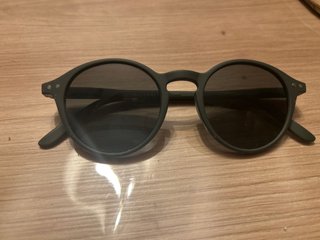 Gafas de sol redondas negras