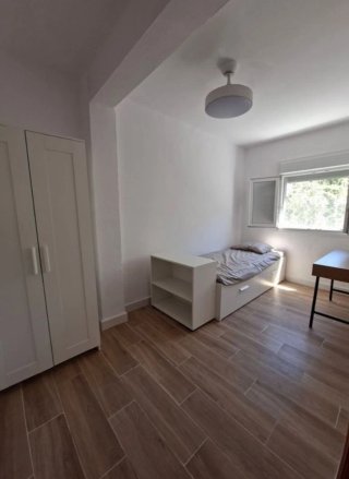 Alquilo piso en Cádiz, entero y por habitaciones