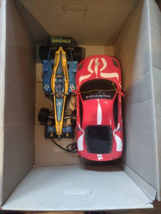 Lote 2 Coches Teledirigidos: Ferrari y Renault