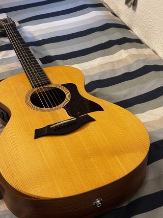 Guitarra Taylor Academy 12e
