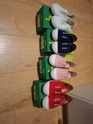 4 Pares de Zapatillas de Lona JAVER Talla 25