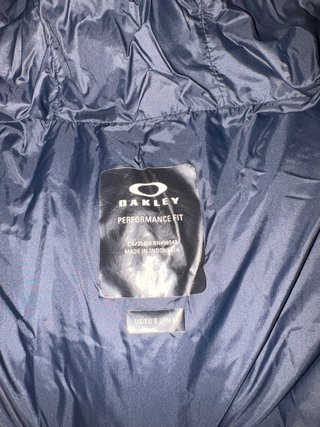 Chaqueta Oakley Plumas Beige y Negra