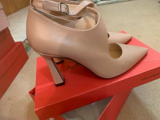 Zapatos de tacón beige