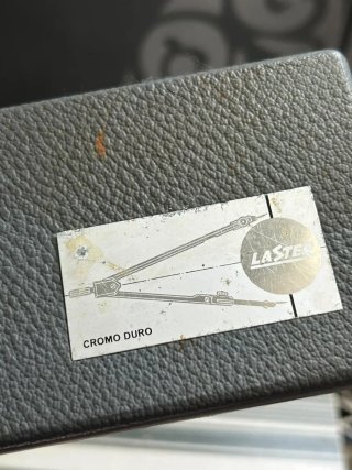 Estuche vintage de compases Laster