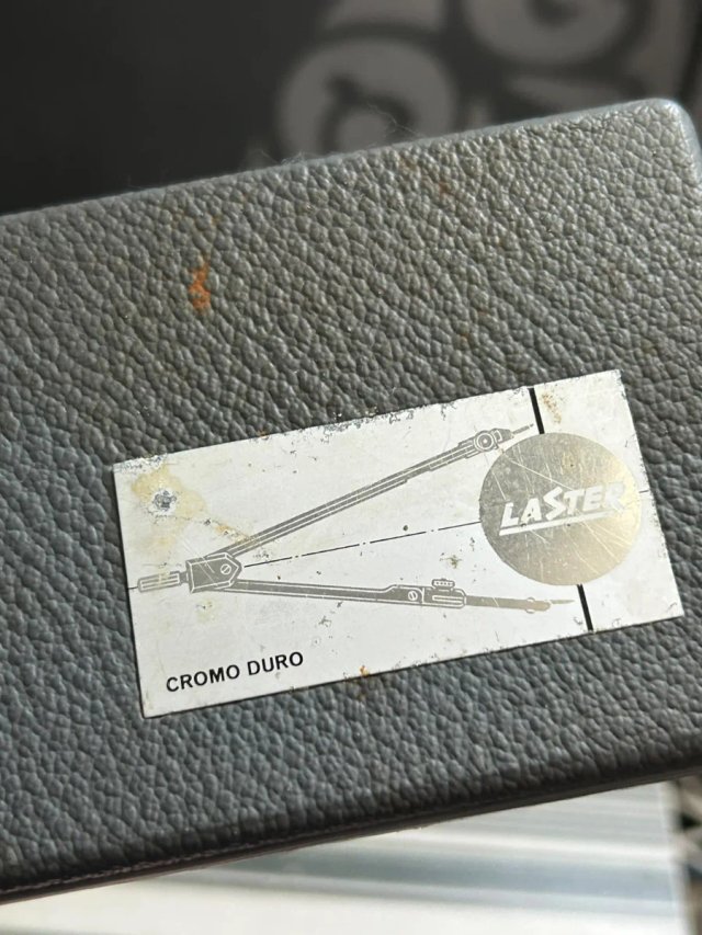 Estuche vintage de compases Laster