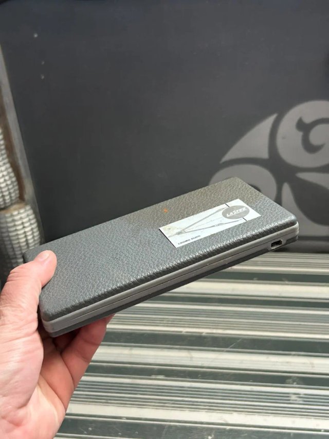 Estuche vintage de compases Laster