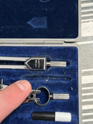 Estuche vintage de compases Laster