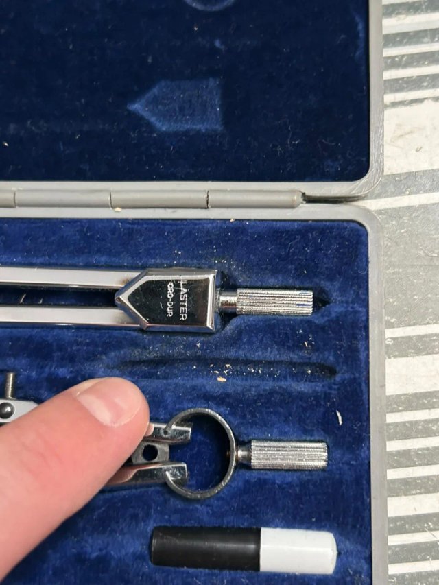 Estuche vintage de compases Laster