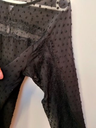 Blusa de encaje semitransparente negra Zara XL