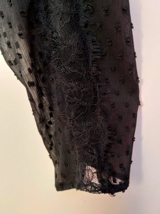 Blusa de encaje semitransparente negra Zara XL