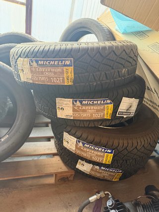 4 Michelin Latitude Cross 225/75R15 102T Nuevas