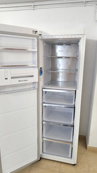 Congelador Vertical Samsung Blanco 185 no Frost