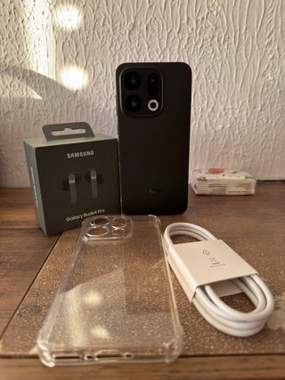 Oppo Find X9 Y + Galaxy Buds 4 Pro