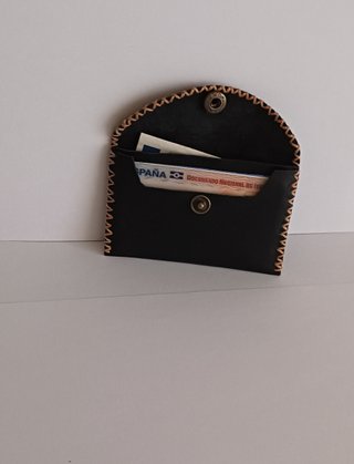 Carterita de piel hecha a mano. 100% artesanal.