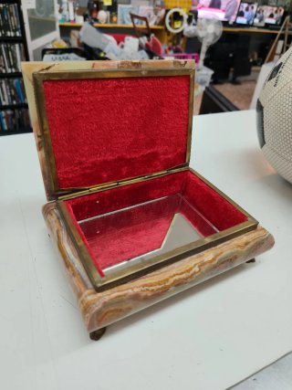 Joyero de Ónix con Interior de Terciopelo Rojo