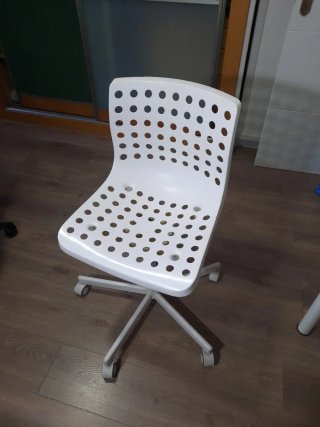 Silla de escritorio IKEA blanca
