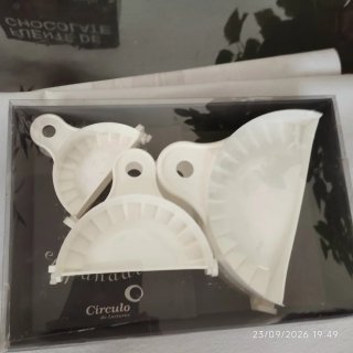 2 tipos de Cortadores de Croissants y Empanadillas